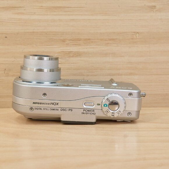 Sony Cyber Shot DSC-P9 Digital Camera 4MP Tested Working - Picture 4 of 12